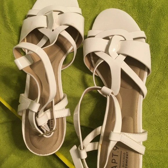 EUC WNS Cream Heels Sz 9.5 - Picture 3 of 9